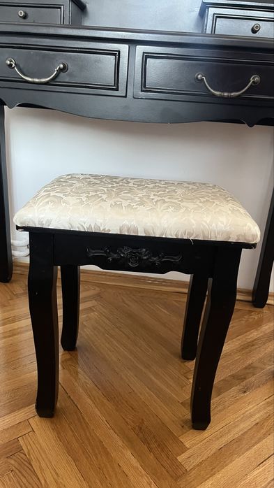 Masa de cosmetica cu scaun