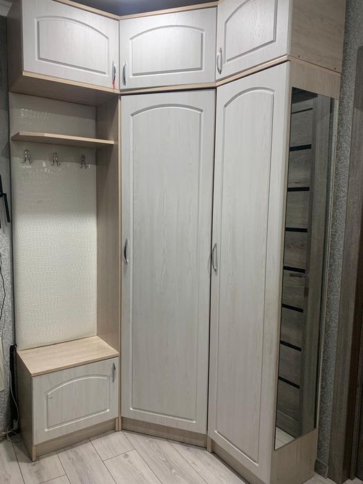 Продаю прихожая угловая