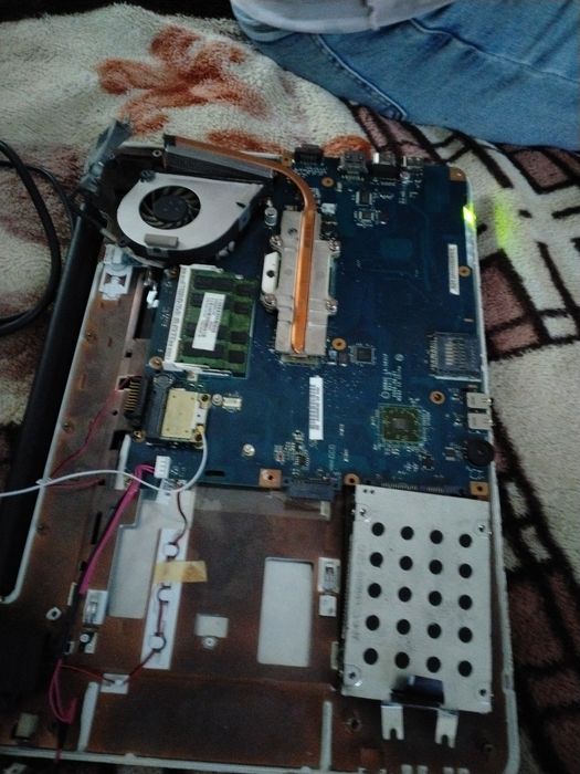 Leptop Toshiba satelit