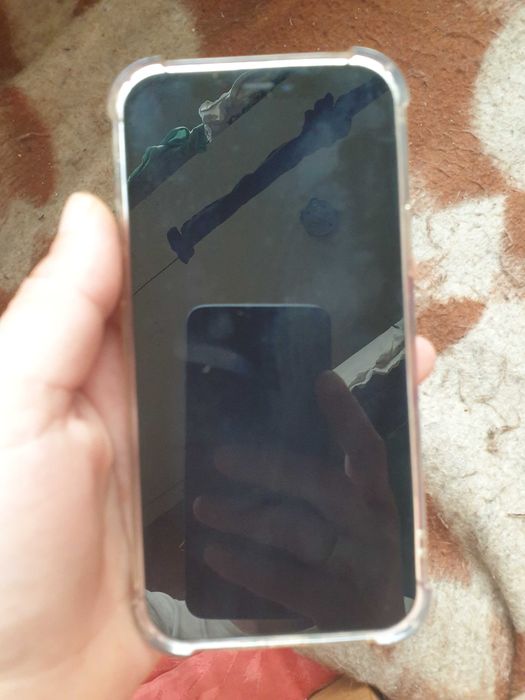 Продавам Iphone 12 64 GB