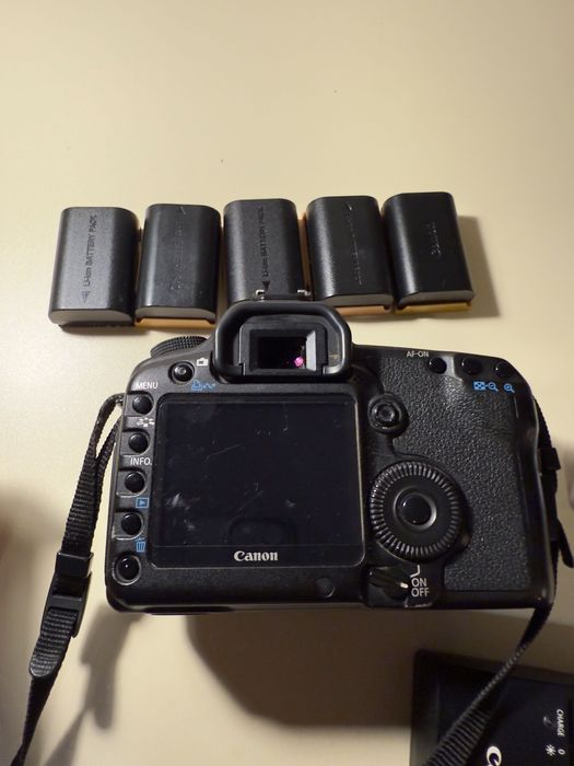 Canon 5D Mark II + батериен грип + 5 батерии, дистанционно и аксесоари