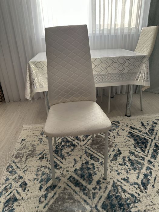 Б/у стол и 3 стула