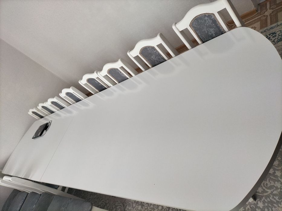 Стол со стульями