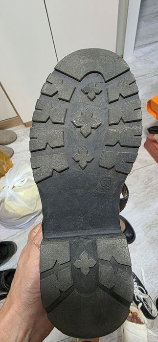 Продам туфли школьные на девочку