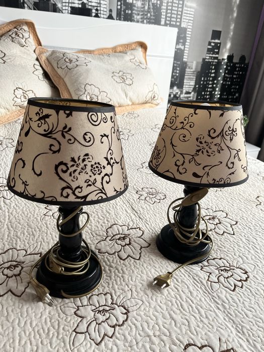 Продавам шалте запспалня в комплект с две нощни лампи