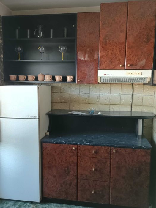 Модулна кухня с умивалник и абсорбатор