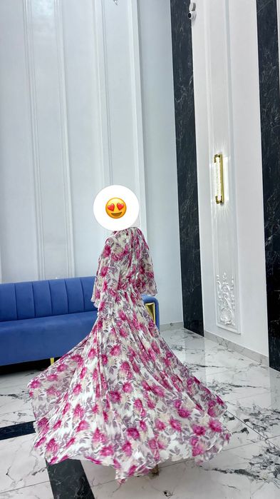 Продаю б/у вечерние платья 42 размер 8000 тг/шт все три платья 20.000