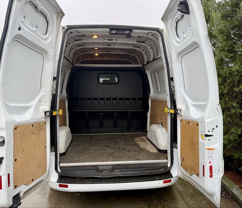 Transit Custom 2.2 D 6 locuri si 7m cub bagaj L2H2,an 2015,125 PS.Clima.