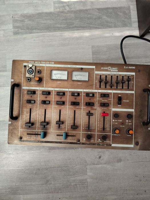 Стерео миксер / еквалайзер с ехо Sound Craft Conrad SA-9090