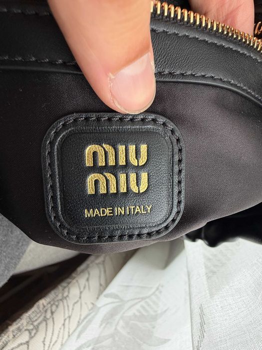 Geanta de mana, umar MiuMiu Joie piele naturala, negru