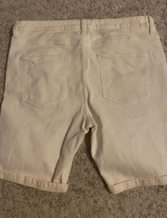 Pantaloni barbatesti