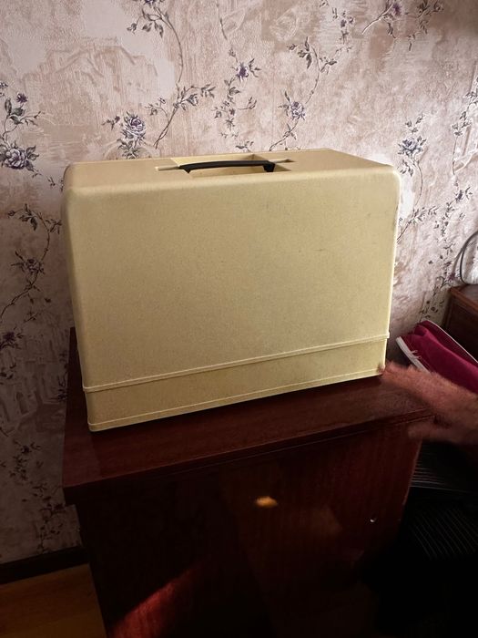 Продается швейная машинка Зингер