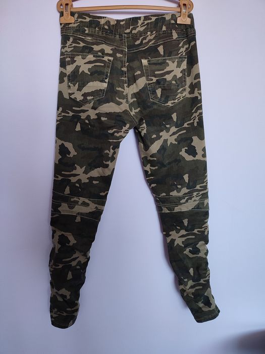 Дамски камофлажни панталони