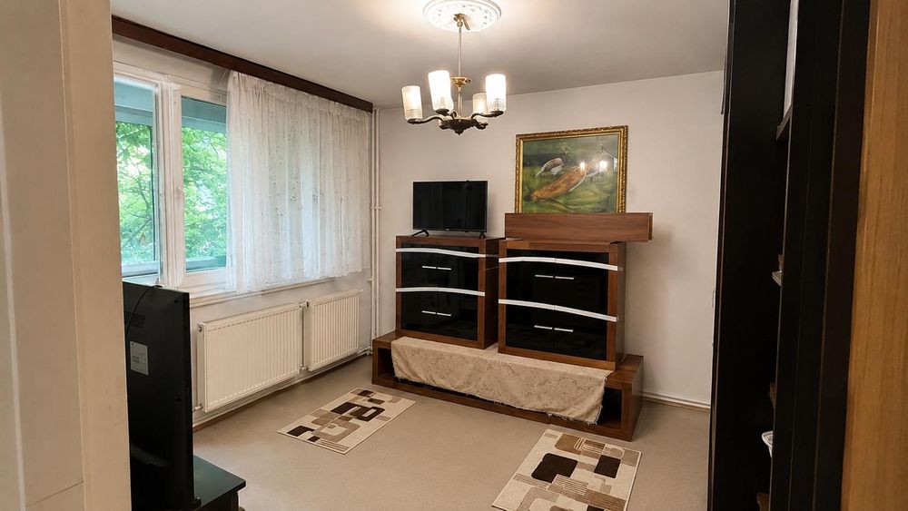 Vand apartament 3 camere decomandat zona Straja-Piata Resita