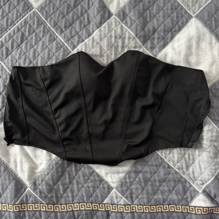 Черный корсет на замке