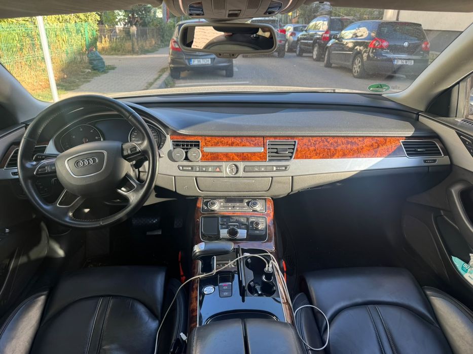 Audi A8 an 2012.