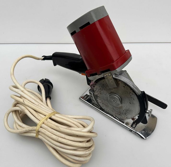 Mafell TS 400 - Професионална машина за рязане на мокет / винил