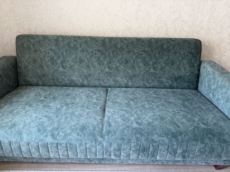 Диван зеленнгго цвета срочно