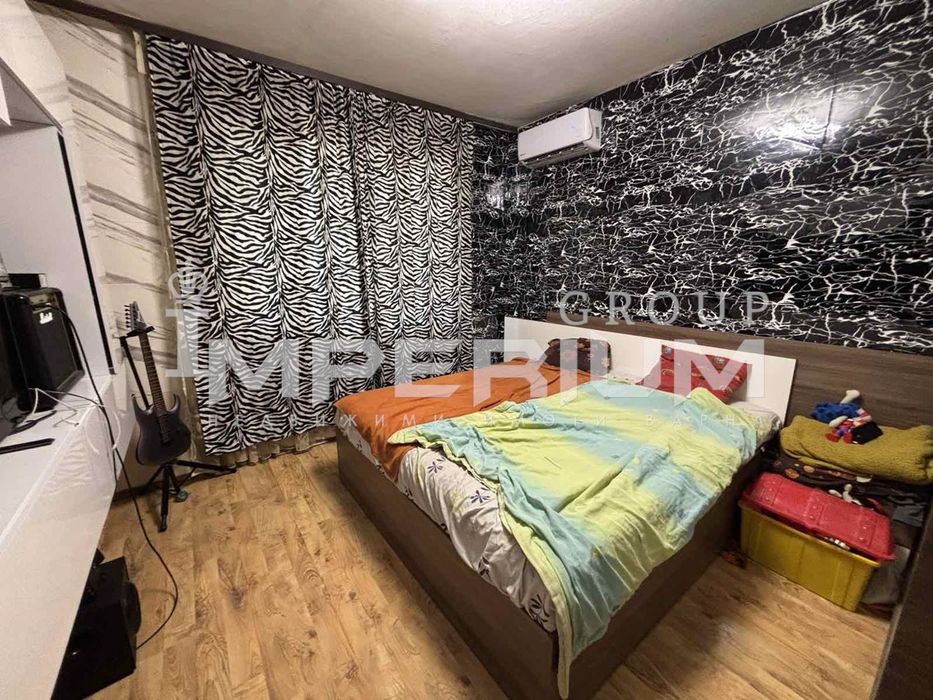 Продава * Апартамент * Три отделни стаи*