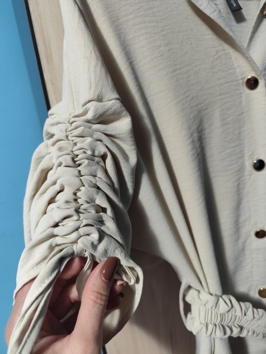 Бежова дамска риза