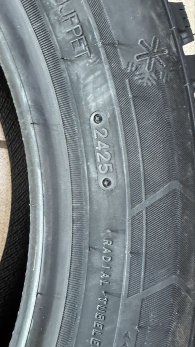 215/55R17 triangle PS01