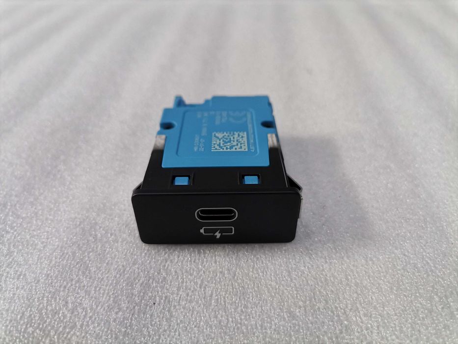 8711940 USB Букса конзола BMW F40 G11 G14 I01 G20 G05 G06 G22 G01 G30