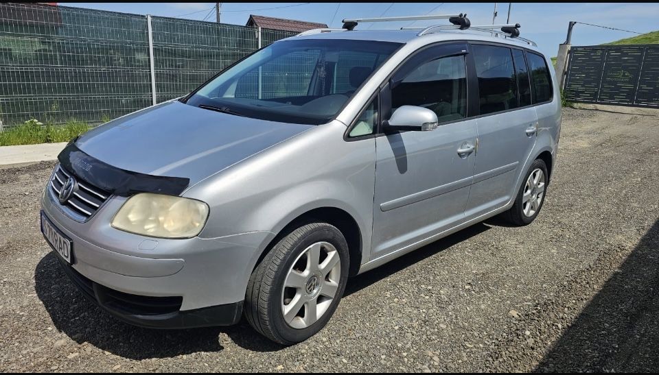 VOLKSWAGEN Touran