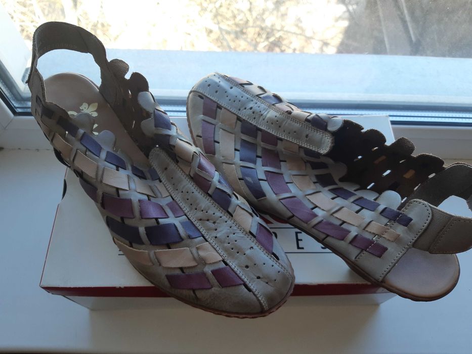 Продам босоножки