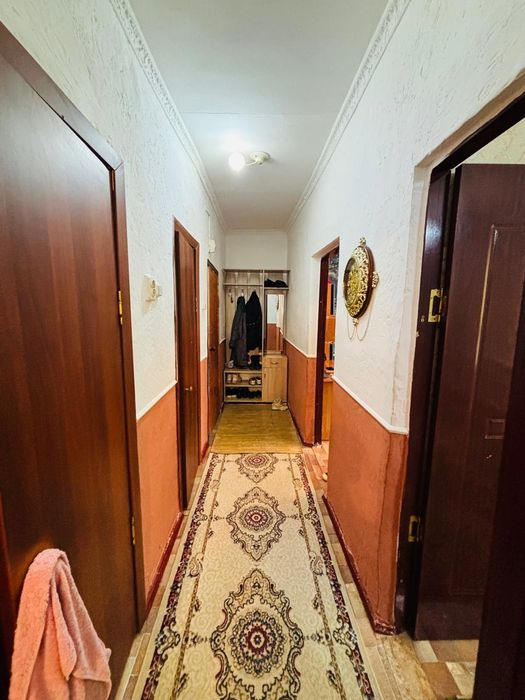 Продается двух комната дхув этажном доме