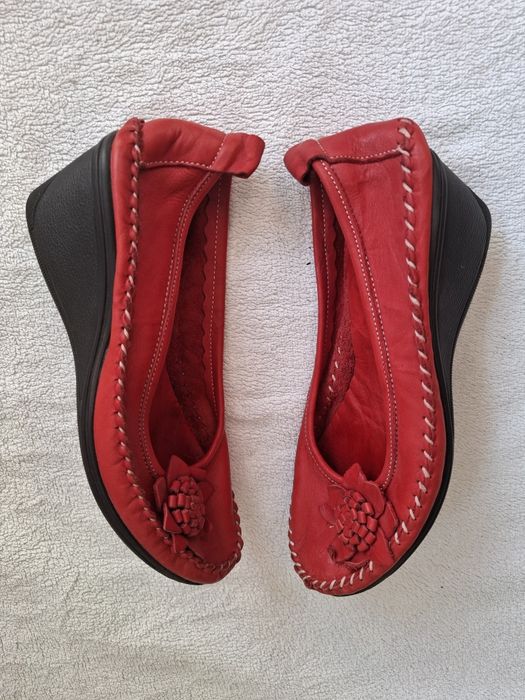 Pantofi piele moale pentru femei+atlas