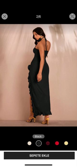 Черна дълга рокля.