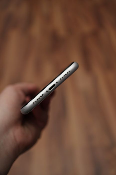iPhone XR (64GB)