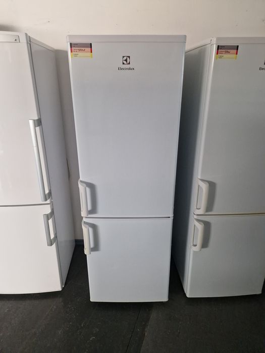 Хладилник с фризер Electrolux A++ 55 см широк