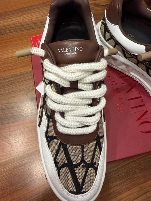 Продавам чисто нови оригинални сникърси Valentino