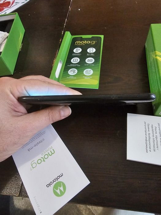 Продавам телефон Motorola G7