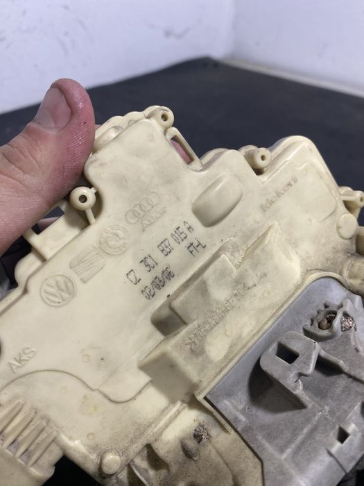 Broasca usa stanga fata volkswagen Vw Passat B6 1.9TDI 2.0TDI