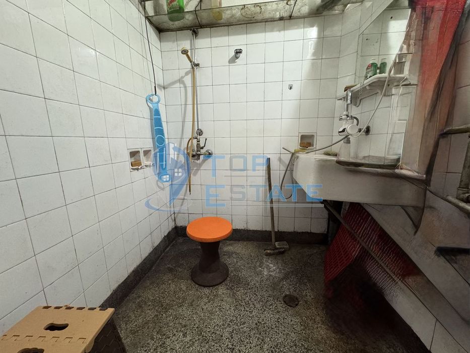 Тристаен тухлен апартамент в центъра на град Велико Търново