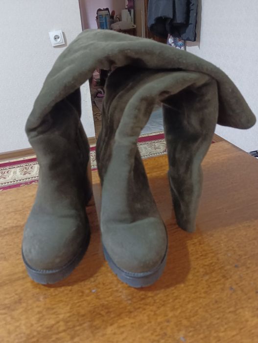 Продам замшевые сапоги
