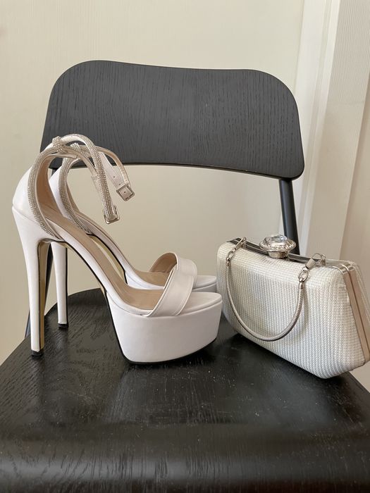 Сватбена Булчинска рокля с було + чанта и обувки