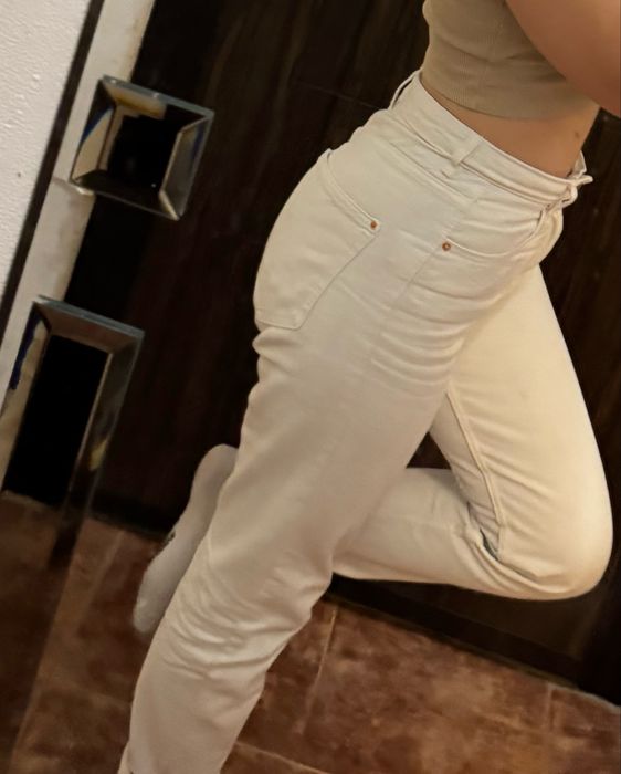 Бели дънки с дълъг крачол