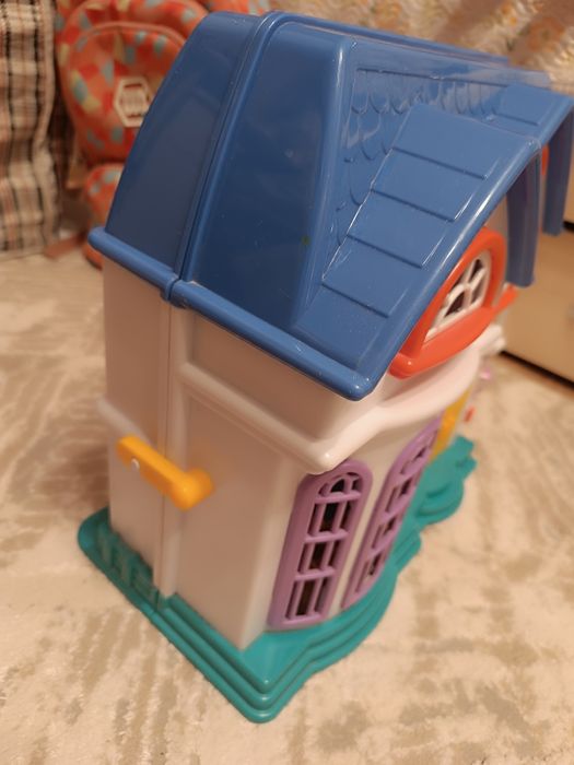 Продам кукольный домик