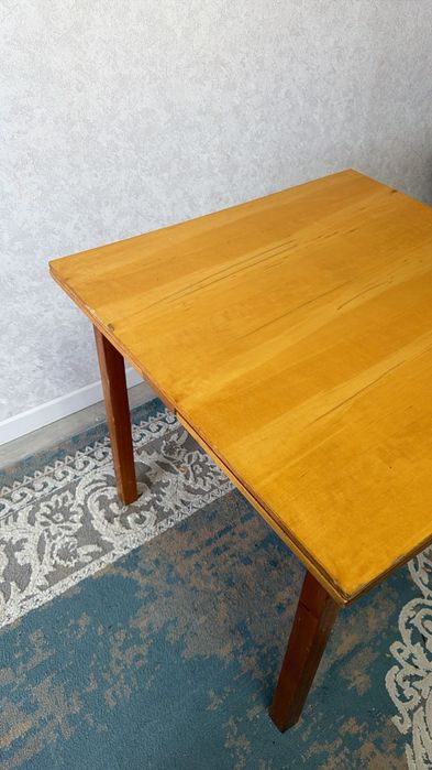 Стол и табуретки