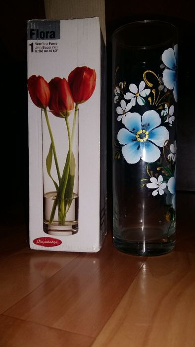 Ваза доя цветов с рисунком