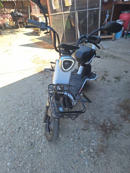 Scuter electric.