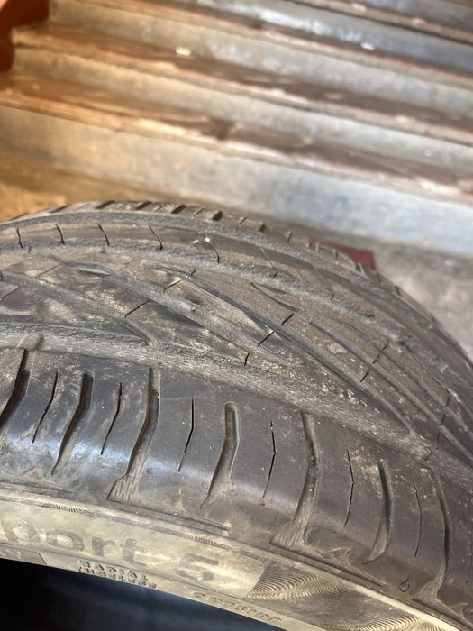 Vand Cauciucuri 235/45/17 foarte bune