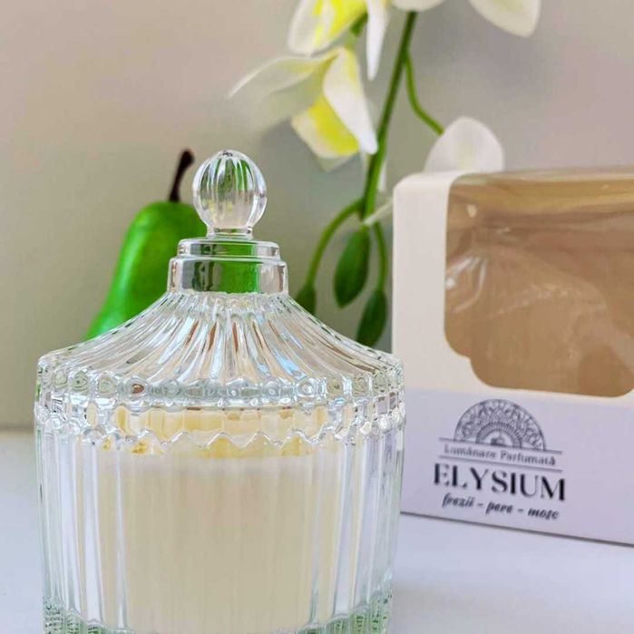 Lumânare parfumată cu fitil din lemn Elysium- Frezii - Pere-Mosc