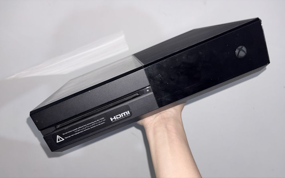 Xbox one в комплекте 12 игр и геймпад