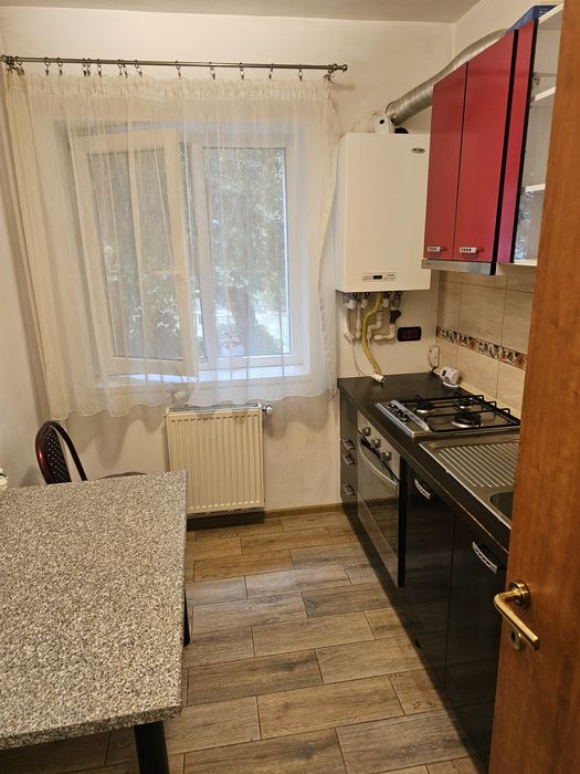 Inchiriez apartament cu 2 dormitoare, mobilat si utilat, central