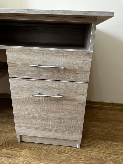 Продам стол компьютерный хорошего качкства