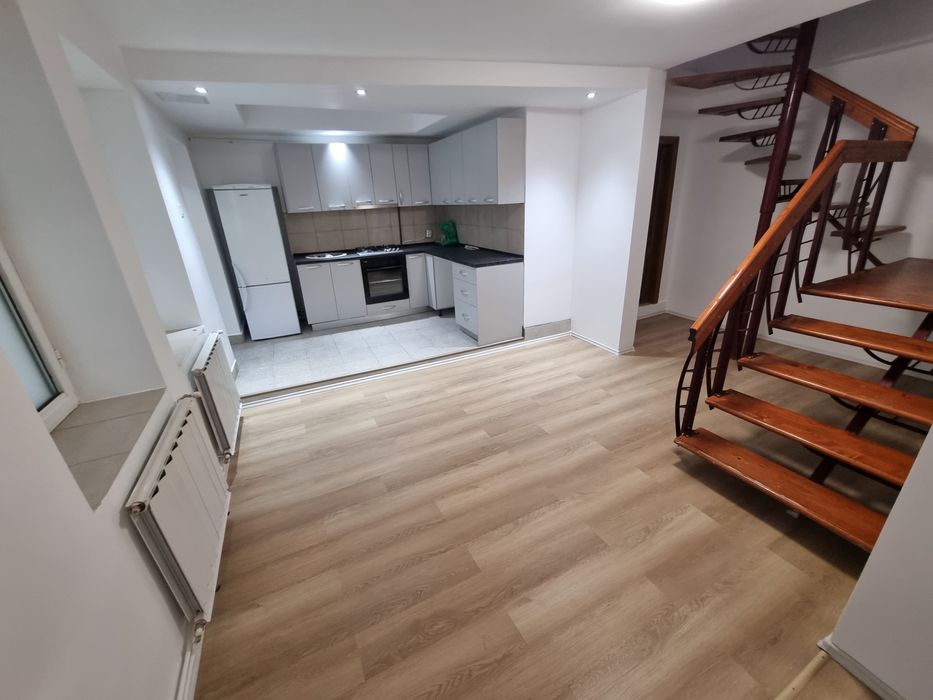 Inchiriez casa cu etaj